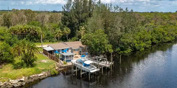 1422 BAYSHORE ROAD