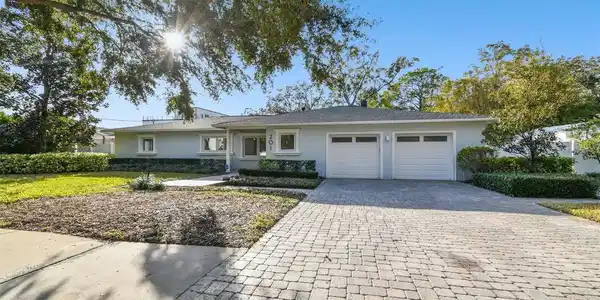 201 S SHORE CREST DRIVE