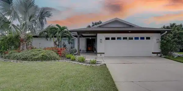 2098 SWAN LANE