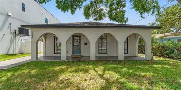626 E DAVIS BOULEVARD