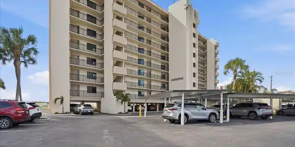 840 THE ESPLANADE N