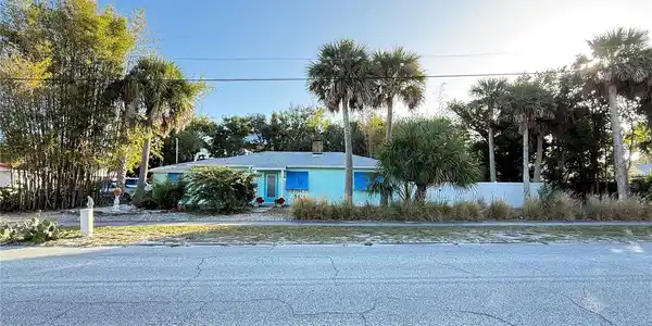 705 N PENINSULA AVENUE
