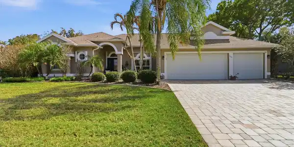 840 WOODBINE DRIVE