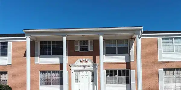 4158 TAMIAMI TRAIL
