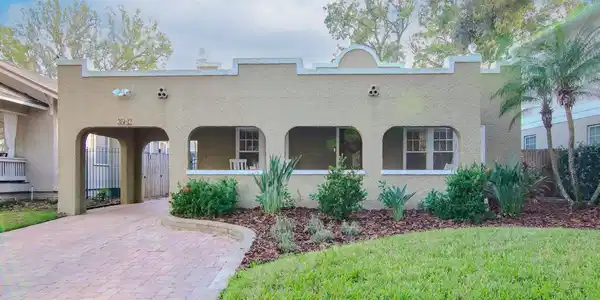 3512 W GRANADA STREET