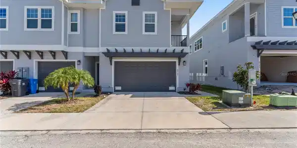 5747 DESERT ROSE PLACE