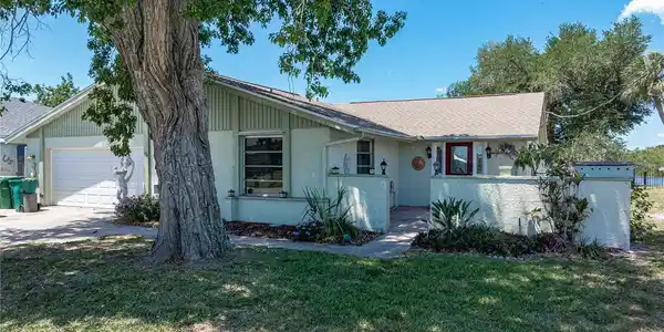 174 SPRING LAKE BOULEVARD NW