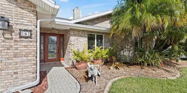 5 CRAZY HORSE COURT