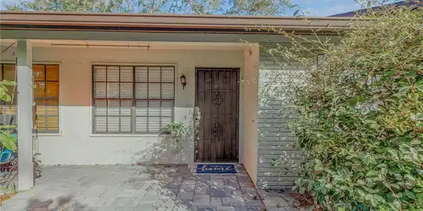 526 LIVE OAK STREET