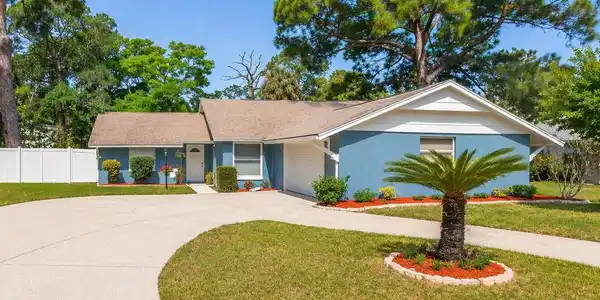 823 RIVERSIDE DRIVE