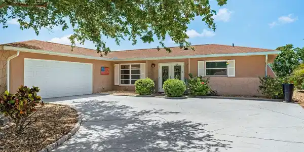 1260 LAKESIDE DRIVE