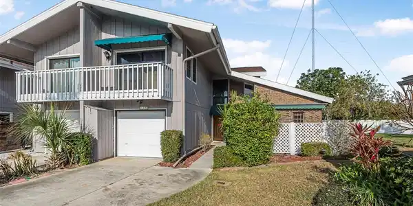 135 LAGOON COURT