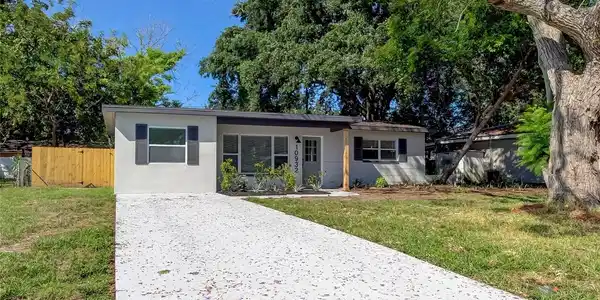 10932 VILLAGE GREEN AVENUE