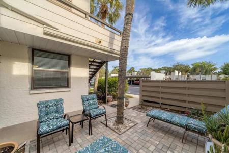 445 PALM TREE DRIVE