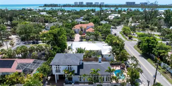 324 SIESTA DRIVE