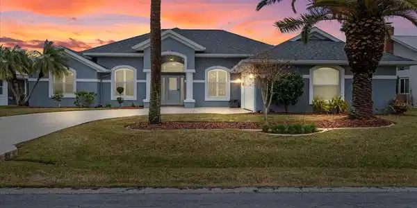 20 CLOVERDALE COURT N