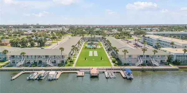 335 N CAUSEWAY