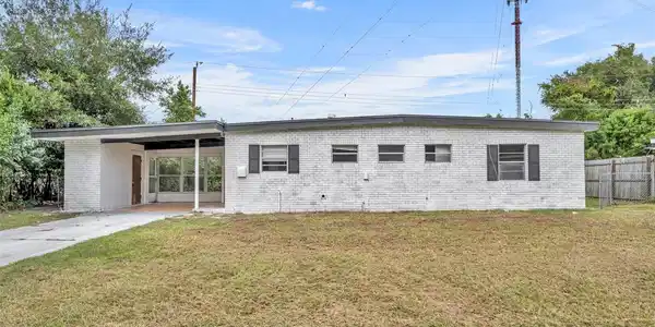 1495 KINGS COURT
