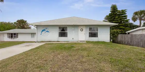 5 ALAMANDA DRIVE