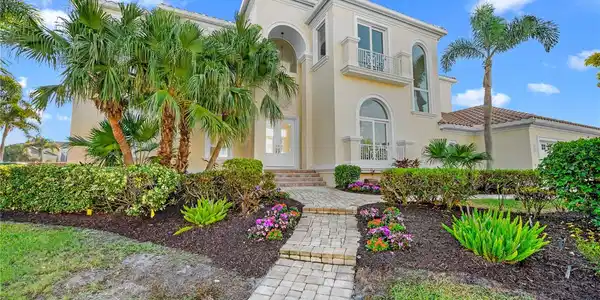 610 YARDARM LANE