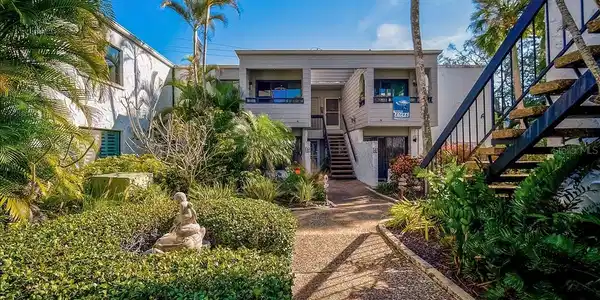 1555 TARPON CENTER DRIVE