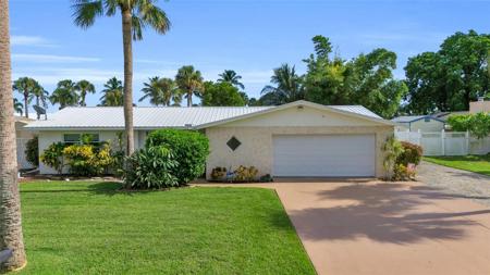 1815 WHITECAP CIRCLE