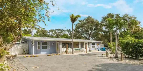 126 W ALACHUA LANE