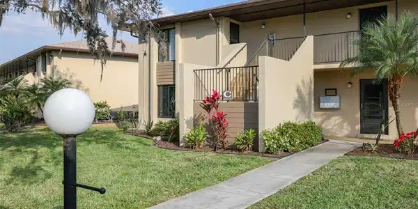 4072 OAKVIEW DRIVE