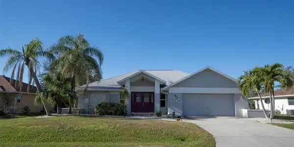 7233 N PLUM TREE