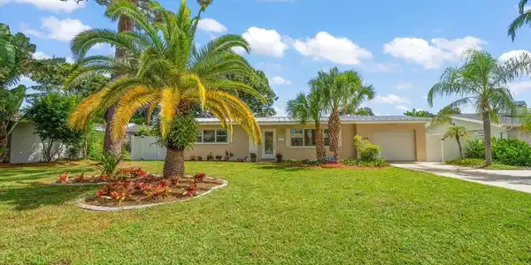 606 PALM AVENUE