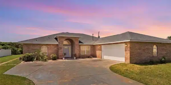 4 BEACHSIDE DR