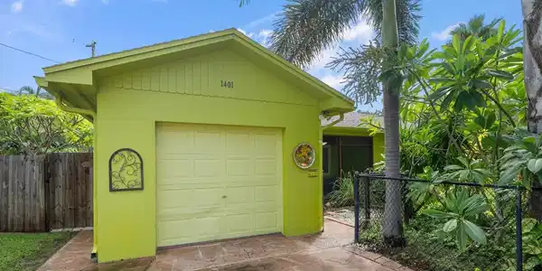 1401 BAY PALM BOULEVARD