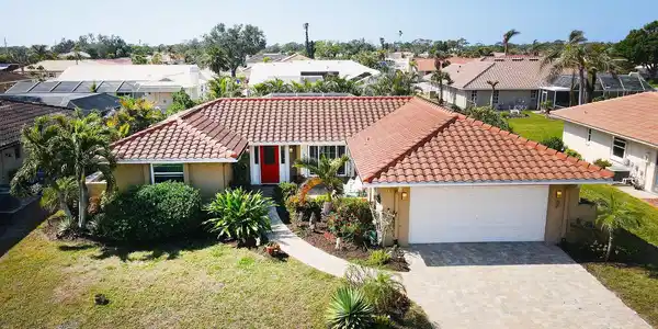 9 WINDSOR DRIVE