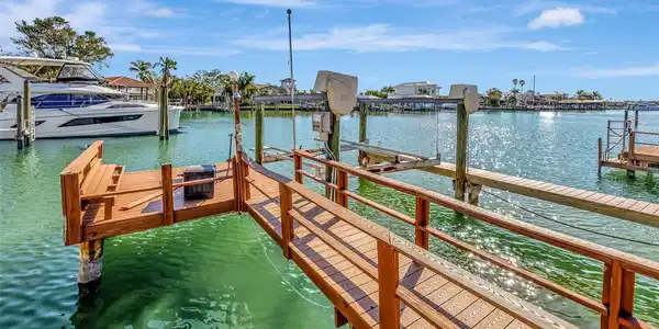 43 LEEWARD ISLAND