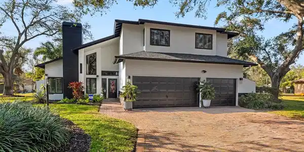 10098 OAKS LANE