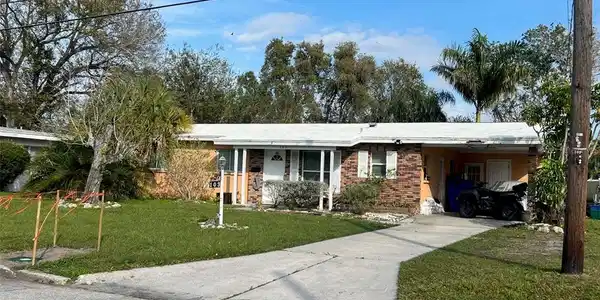 103 22ND NE
