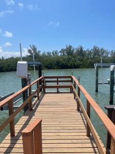 482 BOCA CIEGA POINT S