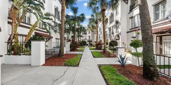 613 CASABELLA CIRCLE