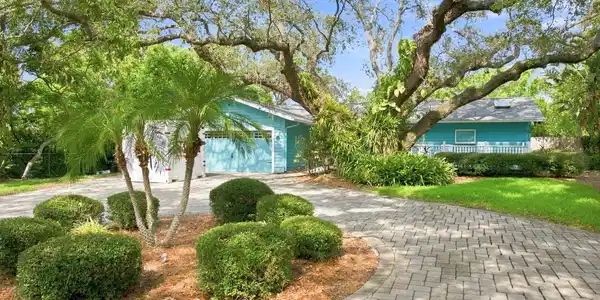 1111 CARLTON ROAD