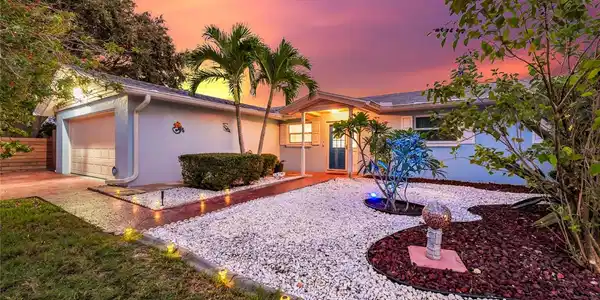 363 HARBOR DR