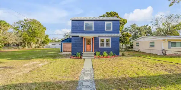118 E PALM WAY