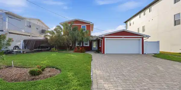 532 CRYSTAL DRIVE
