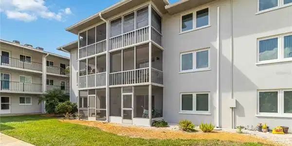 649 S TAMIAMI TRAIL