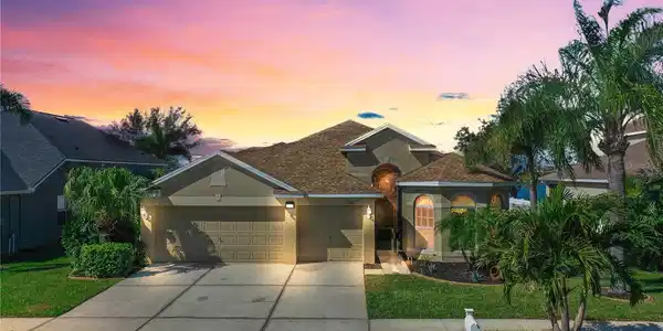 1604 MIRA LAGO CIRCLE