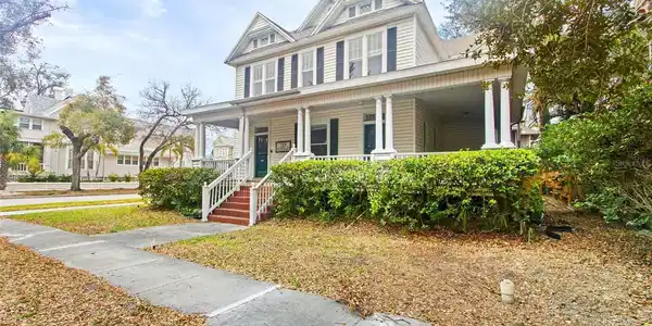 709 W AZEELE STREET