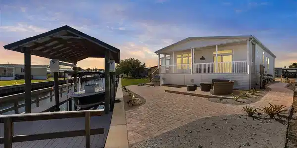 115 E SAINT LUCIA LOOP