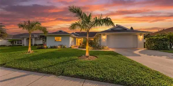 405 BAYSIDE LANE