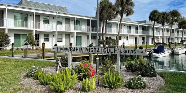 902 GIBBS ROAD