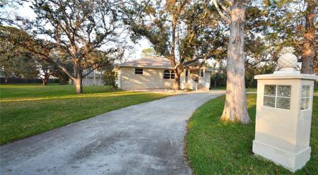 905 COLONIAL ROAD