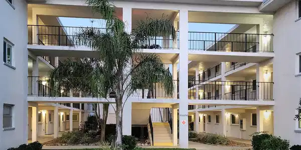 708 TAMIAMI TRAIL S